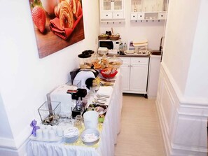 Free daily local cuisine breakfast