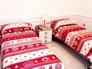 Soundproofing, free WiFi, bed sheets