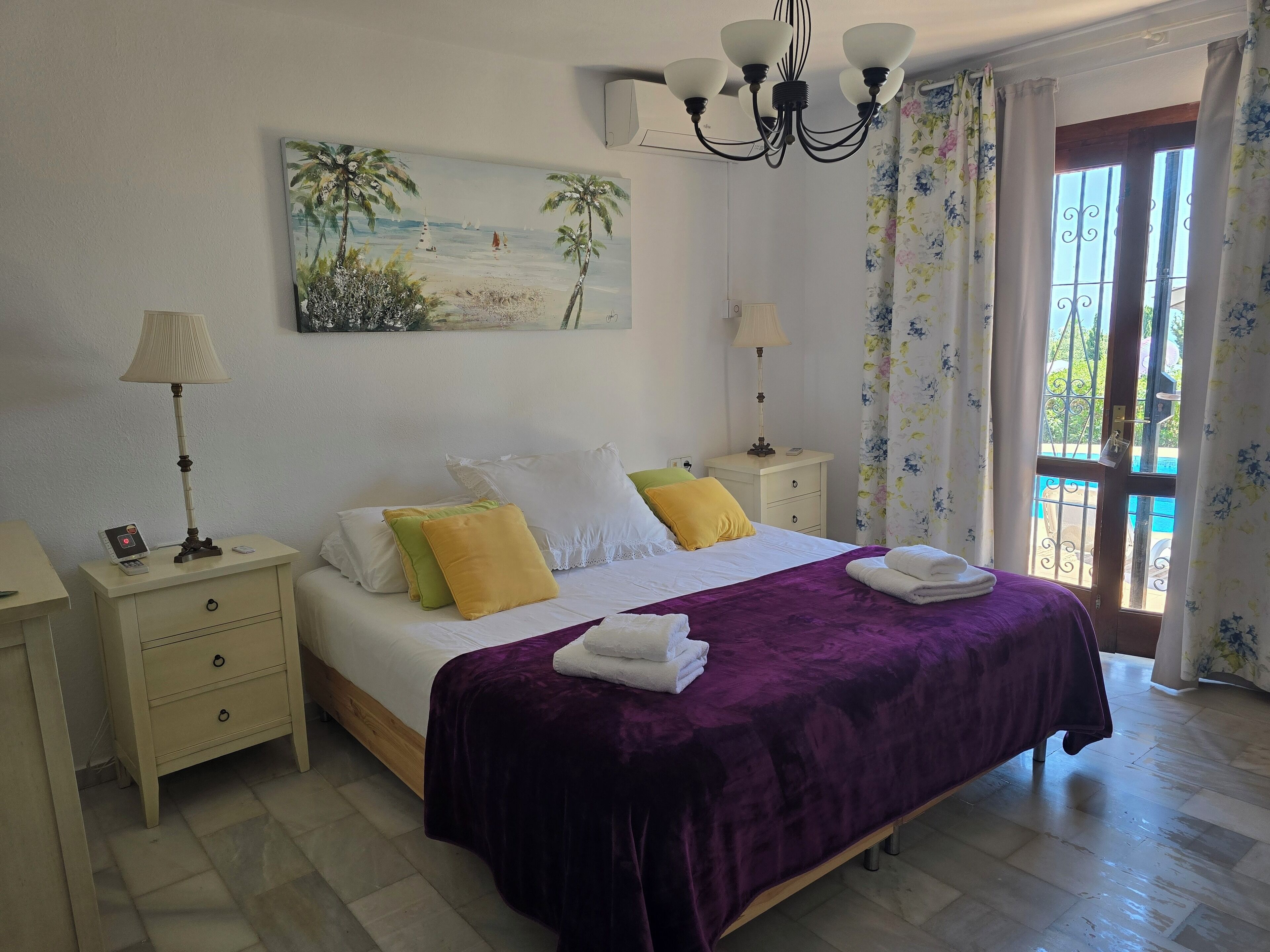 3 slaapkamers, een kluis op de kamer, een strijkplank/strijkijzer