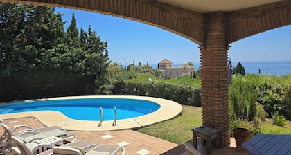 Villa with panoramic sea views near the beach, private pool, garage, 3 bedrooms