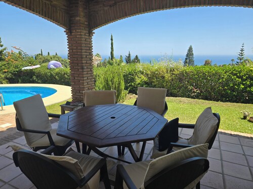Villa with panoramic sea views near the beach, private pool, garage, 3 bedrooms    