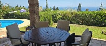 Villa with panoramic sea views near the beach, private pool, garage, 3 bedrooms    