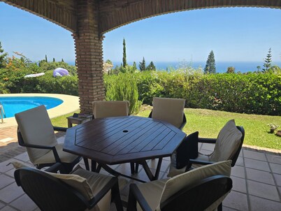 Villa with panoramic sea views near the beach, private pool, garage, 3 bedrooms    