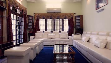Smart TV, fireplace, video games, books
