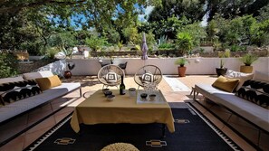 تناول الطعام بالخارج