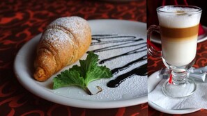 Daily continental breakfast (UAH 100 per person)