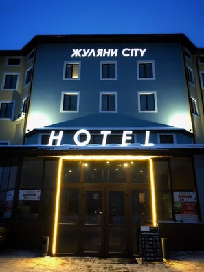 Exterior - Hotel & Restaurant Zhuliany City (Sofiivska Borschahivka)