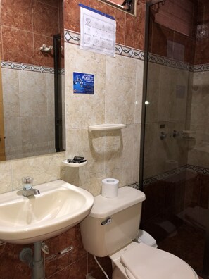 Bathroom sink - Hotel Galerias Inn (Bogotá)