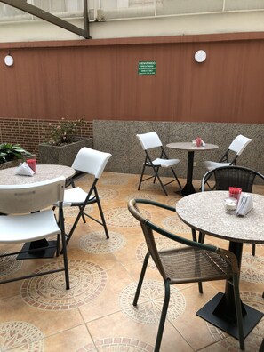 Desayuno continental gratuito y diario