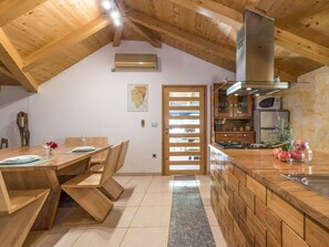 Dining - Stunning private villa for 6 guests with WIFI, A/C, TV, terrace and pets allowed (Pazin)