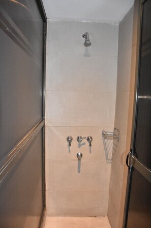 Badkamer met douche
