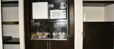 Microwave, electric kettle