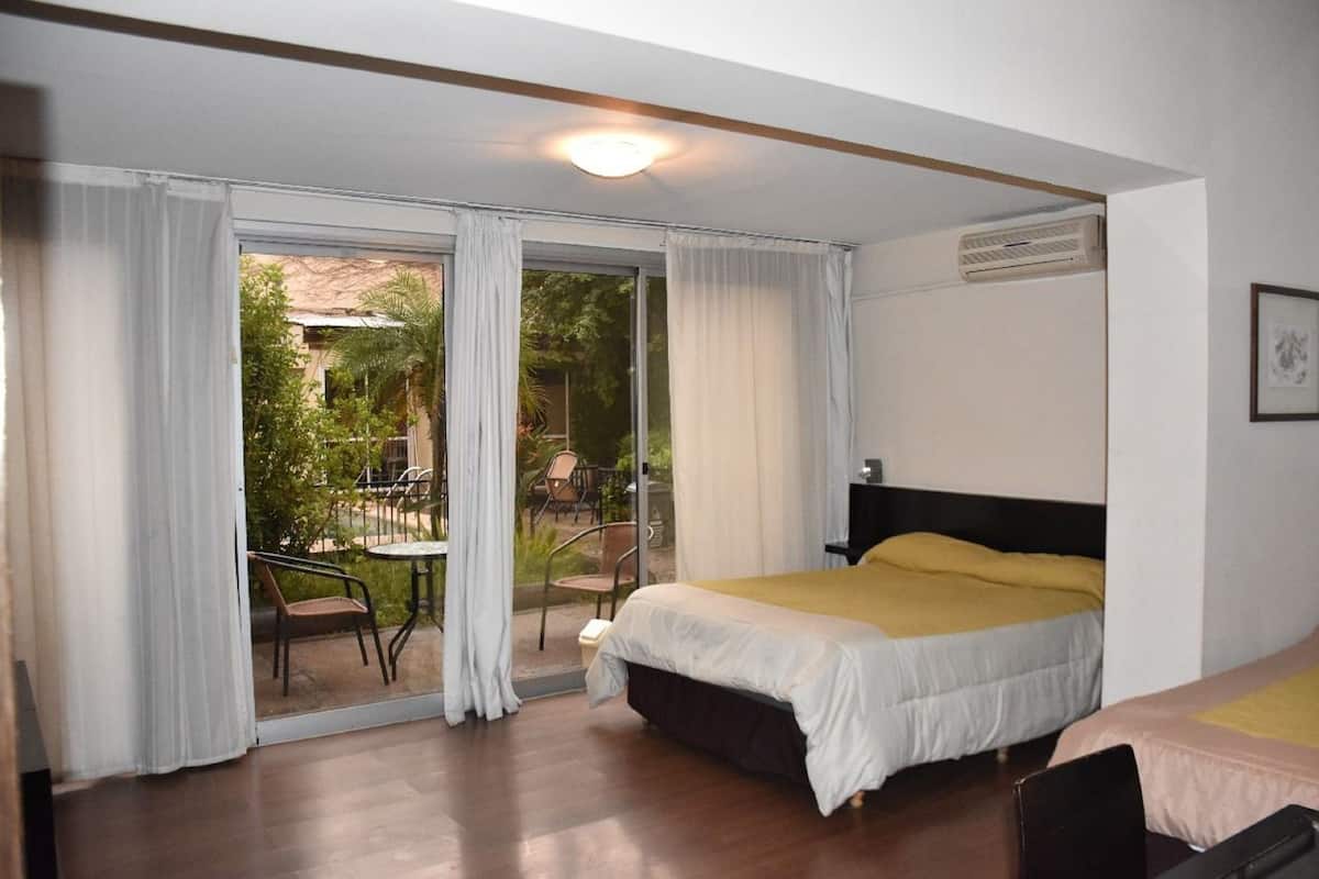 Habitación triple | Minibar, wifi gratis, ropa de cama