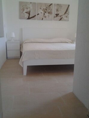 1 bedroom, free WiFi, bed sheets - "Pietre" House - SURROUNDED BY GREEN AND BREATHTAKING PANORAMA (Porto San Paolo)