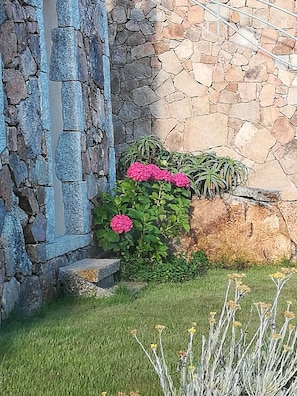 Exterior detail - "Pietre" House - SURROUNDED BY GREEN AND BREATHTAKING PANORAMA (Porto San Paolo)
