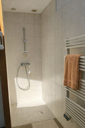 Duschwanne, Toilettenpapier