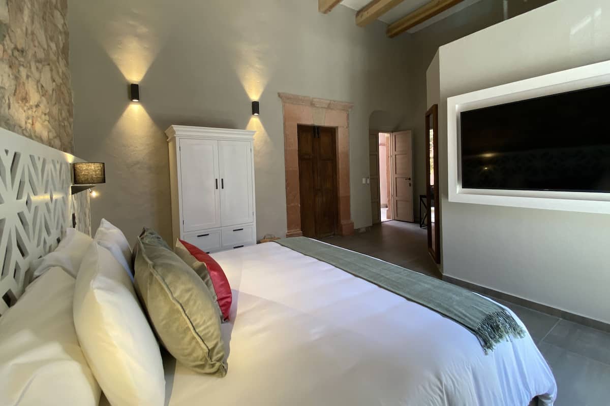 Deluxe-Zimmer, 1 King-Bett | Hochwertige Bettwaren, Daunenbettdecken, Zimmersafe