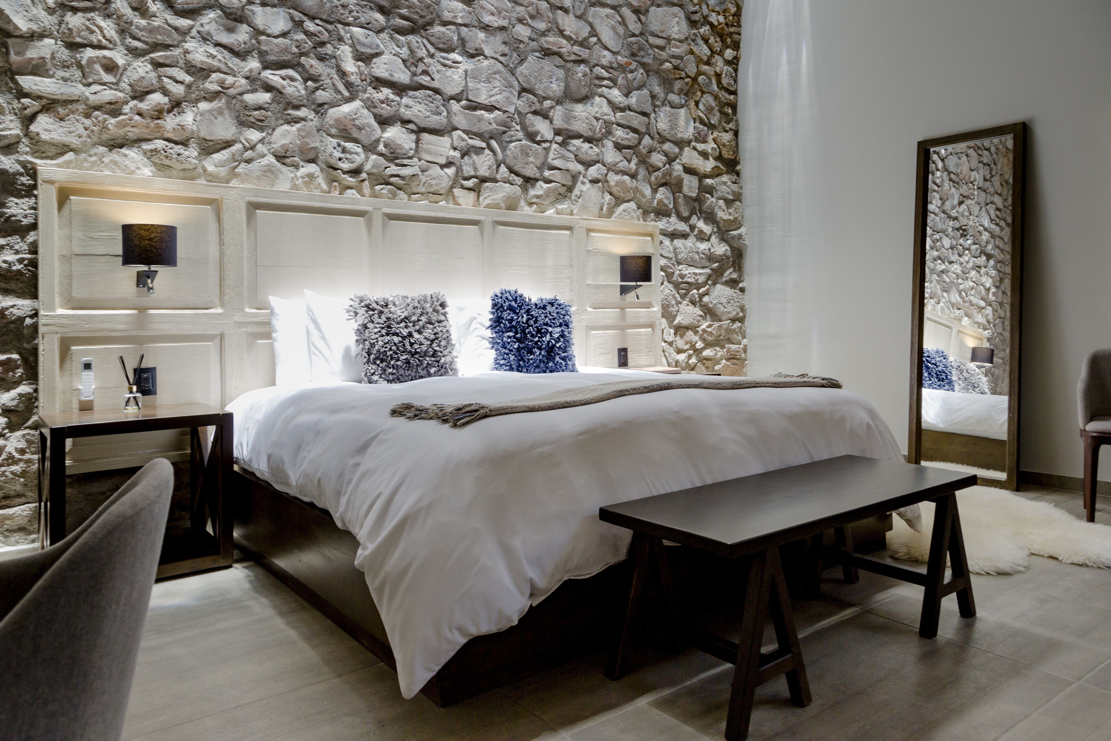 luxury room, 1 king bed | 1 bedroom, premium bedding, down duvets, in-room safe