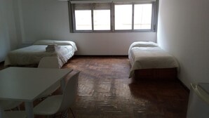 In-room safe, WiFi (free), bed sheets - Apartamentos MDZ (Mendoza)