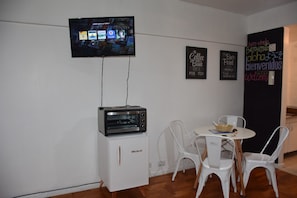 Studio, 1 Double Bed with Sofa bed | Television - Apartamentos MDZ (Mendoza)