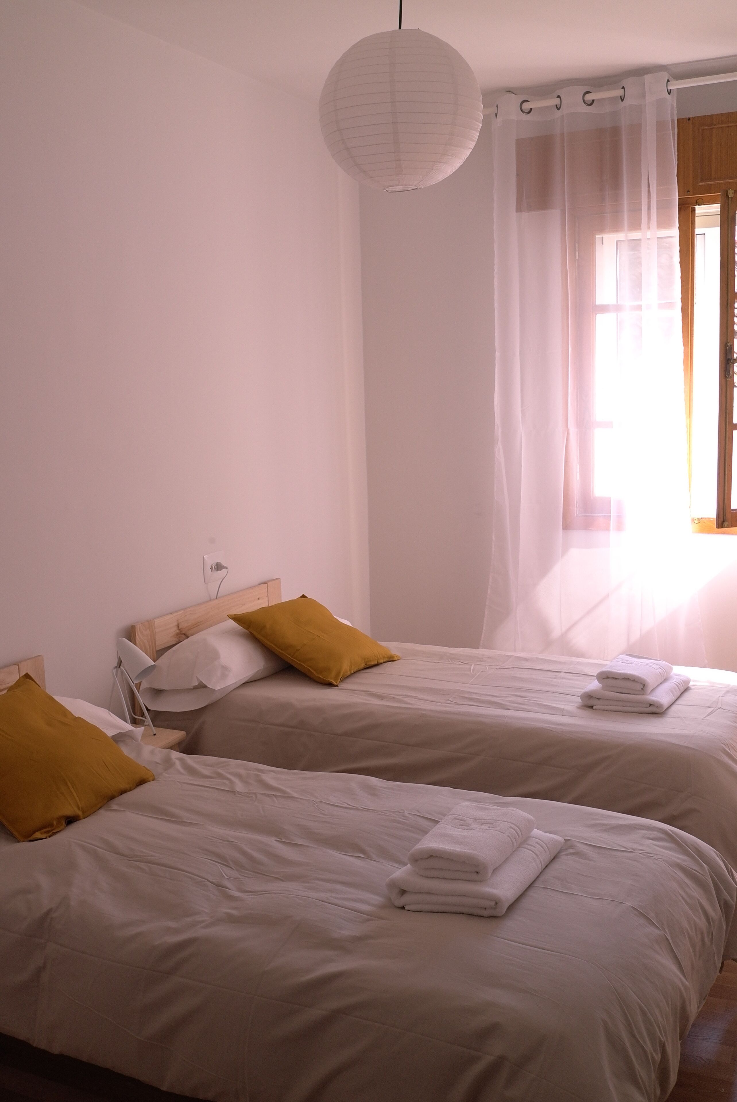 2 多间卧室、熨斗/熨衣板、WiFi、床单