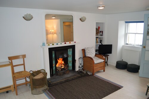 Seaview location in Inverarary, historic cottage within walking distance of town centre, sleeps 4
