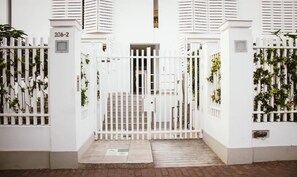 Entrée de l’hébergement