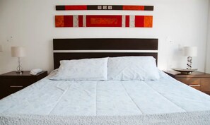 Apartment, 2 Bedrooms, Non Smoking | 2 bedrooms, individually decorated, individually furnished, free WiFi - Modern Apt With Excellent Location (Lima)