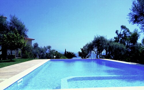 Villa Eutopia ,Total Privacy ,Large Heated Pool and Garden with VIEW