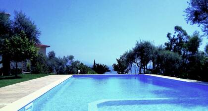 Villa Eutopia ,Total Privacy ,Large Heated Pool and Garden with VIEW