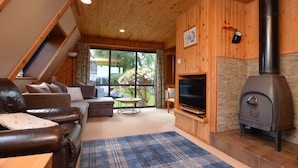 Unclassified image, 4 of 24, button - Loch view location in Holiday park, sleeps 4 persons, off road parking, free Wi-Fi (Dunoon)