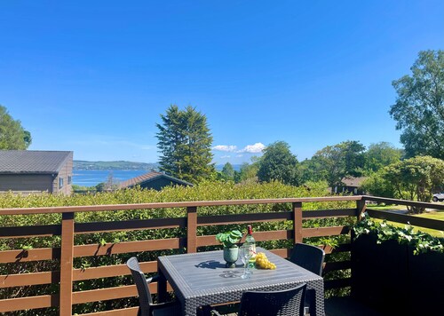 Loch view location in Holiday park, sleeps 4 persons, off road parking, free Wi-Fi