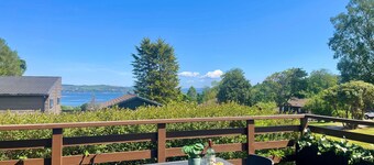 Loch view location in Holiday park, sleeps 4 persons, off road parking, free Wi-Fi