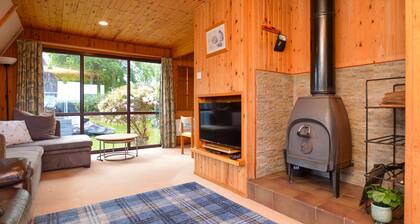 Loch view location in Holiday park, sleeps 4 persons, off road parking, free Wi-Fi