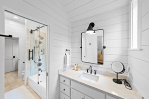 Combined shower/tub, hair dryer, bidet, towels