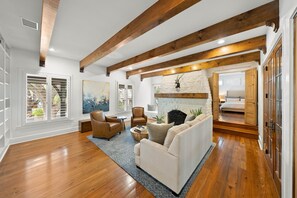 Interior - ⭐️Luxury Lake Austin: Heated Pool, Hot Tub, Pizza Oven & Waterfront Dock⭐️ (Austin)