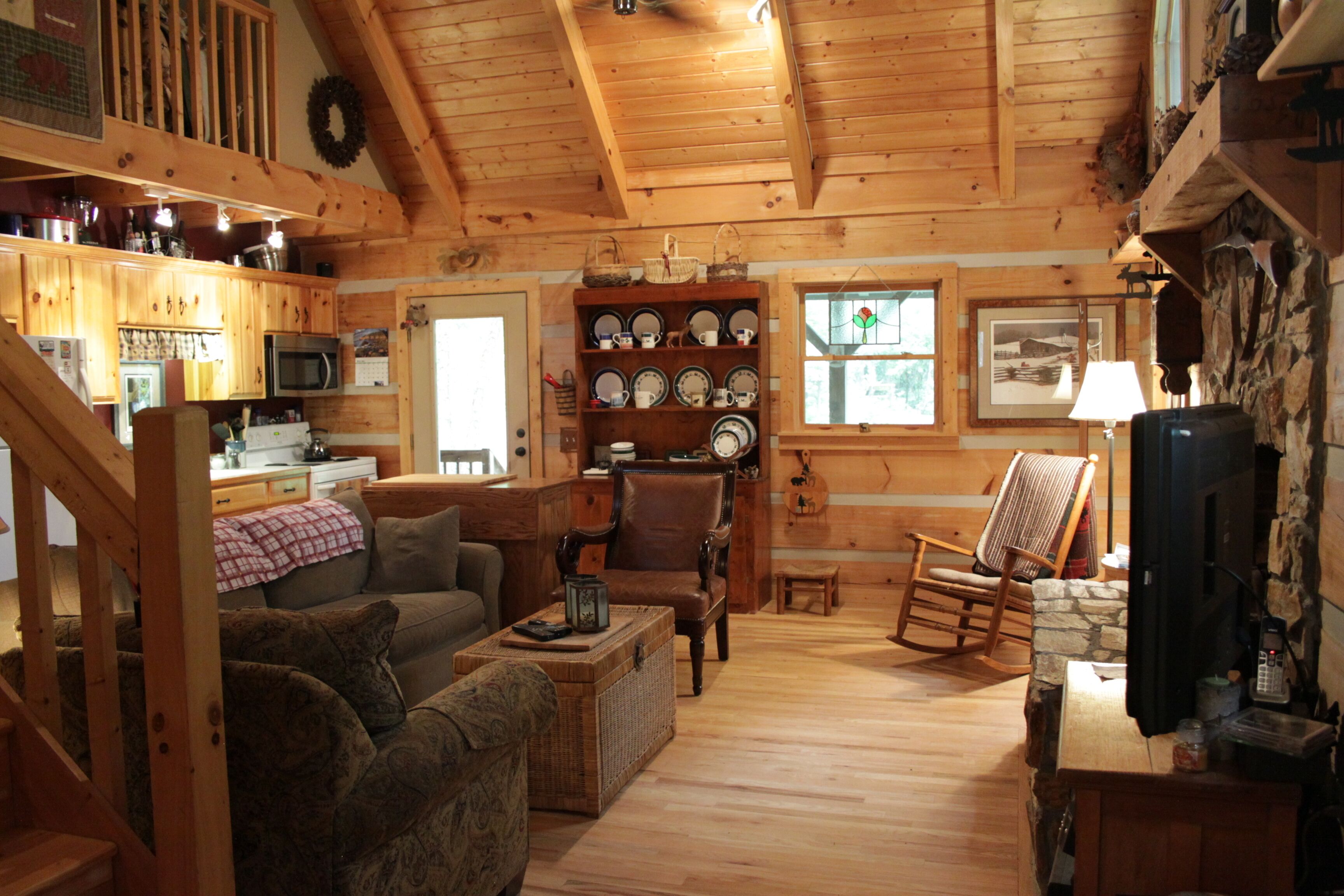 Cabin on 6.5 Private acres; 20 min to Blowing Rock/W Jefferson,Boone