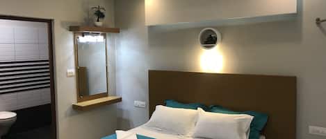 9 bedrooms, desk, iron/ironing board, free WiFi