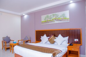 Grand Double Room, City View (Super) | Minibar, in-room safe, desk, blackout curtains - Hotel Platinum (Kinshasa)