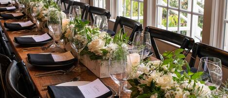 Frühstück, Mittagessen, Abendessen, Blick auf den Garten