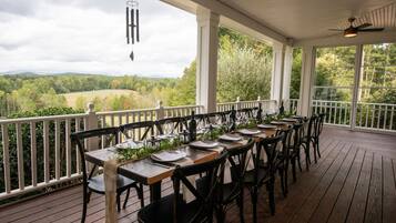 Breakfast, lunch, dinner served; garden views