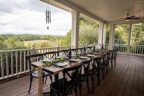 Breakfast, lunch, dinner served; garden views - Dahlonega Resort and Vineyard (Dahlonega)