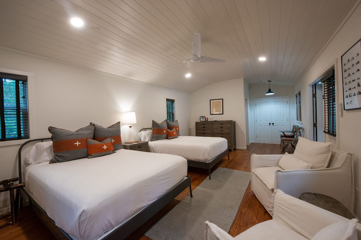 1 bedroom, premium bedding, iron/ironing board, travel cot