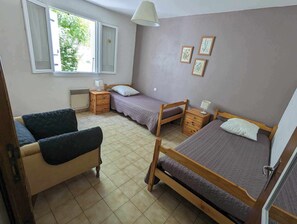 2 chambres, fer et planche à repasser, lit parapluie, Wi-Fi gratuit