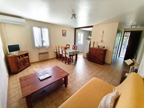 TV, table tennis, books - In Balazuc (listed village): gite 4 p + swimming pool and river! (Balazuc)