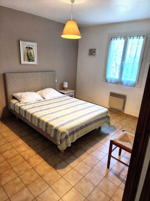 2 bedrooms, iron/ironing board, travel crib, free WiFi - In Balazuc (listed village): gite 4 p + swimming pool and river! (Balazuc)