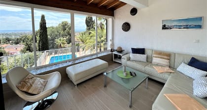 Holiday house - privatpool + glass fiber, views + aircondition, Wallbox (3,7kW)