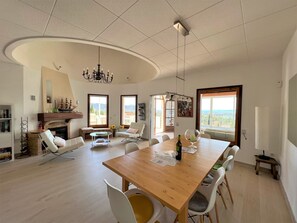 Interior - Holiday house - privatpool + glass fiber, views + aircondition, Wallbox (3,7kW) (El Mas Fumats)