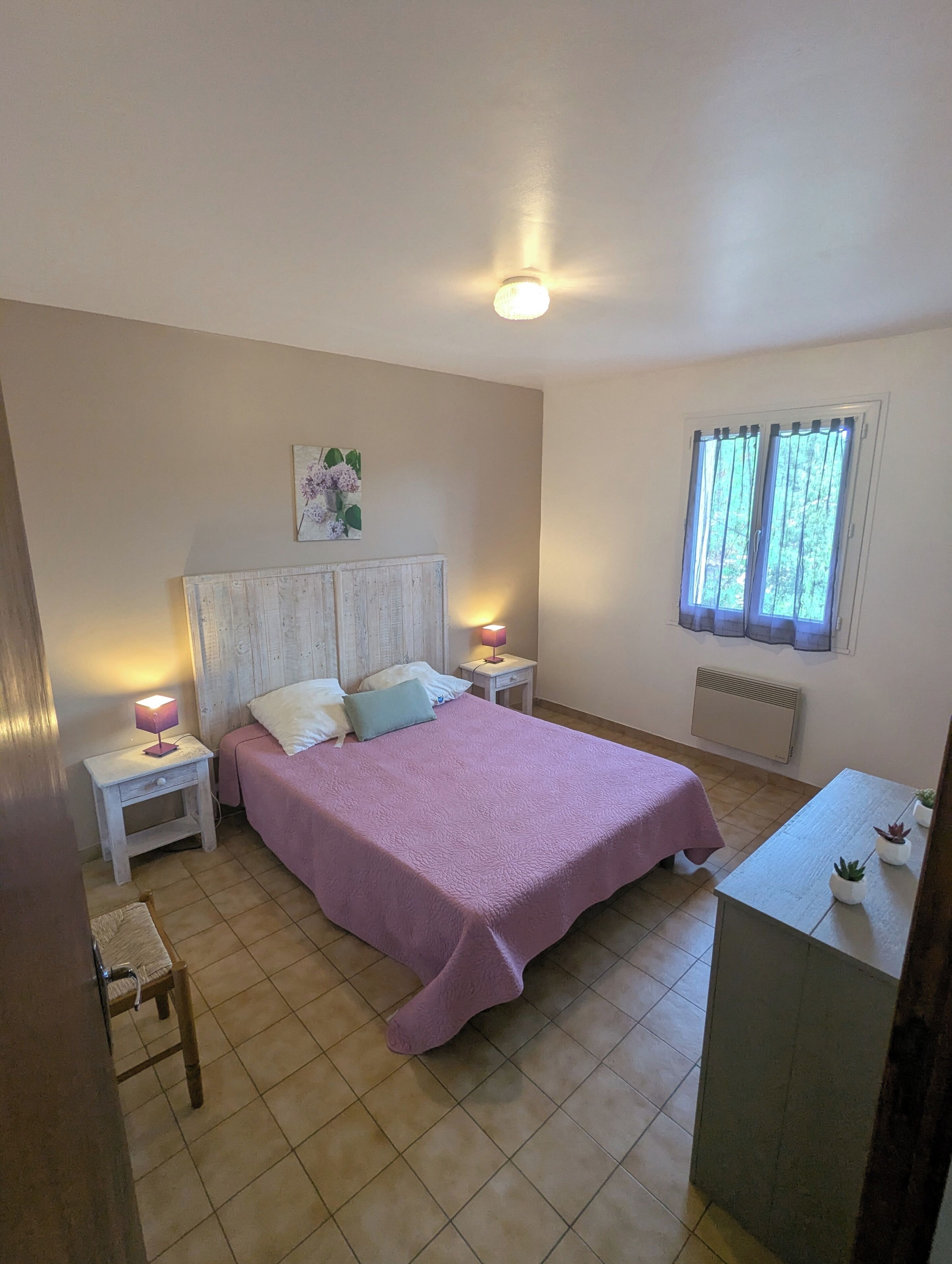 2 chambres, fer et planche à repasser, lit parapluie, Wi-Fi gratuit