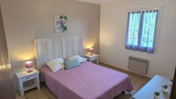 2 chambres, fer et planche à repasser, lit parapluie, Wi-Fi gratuit